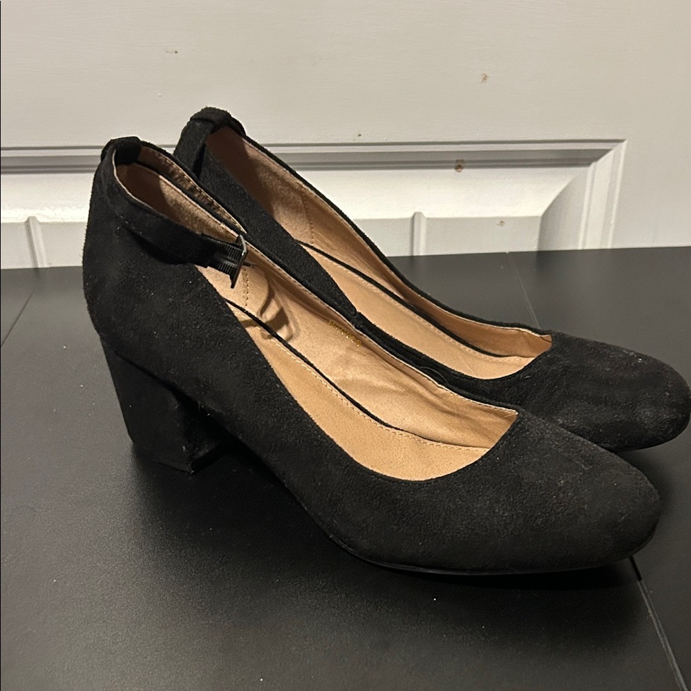 Ollio Black Suede Block Heel Pumps